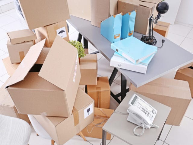 https://crsmove.com/wp-content/uploads/2020/01/How-to-pack-for-an-office-move-640x480.jpg