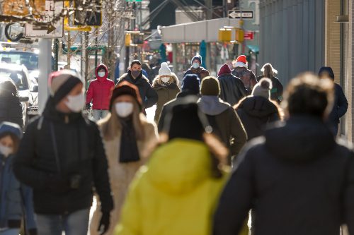 People-walking-in-new-york-city-wearing-masks.jpg